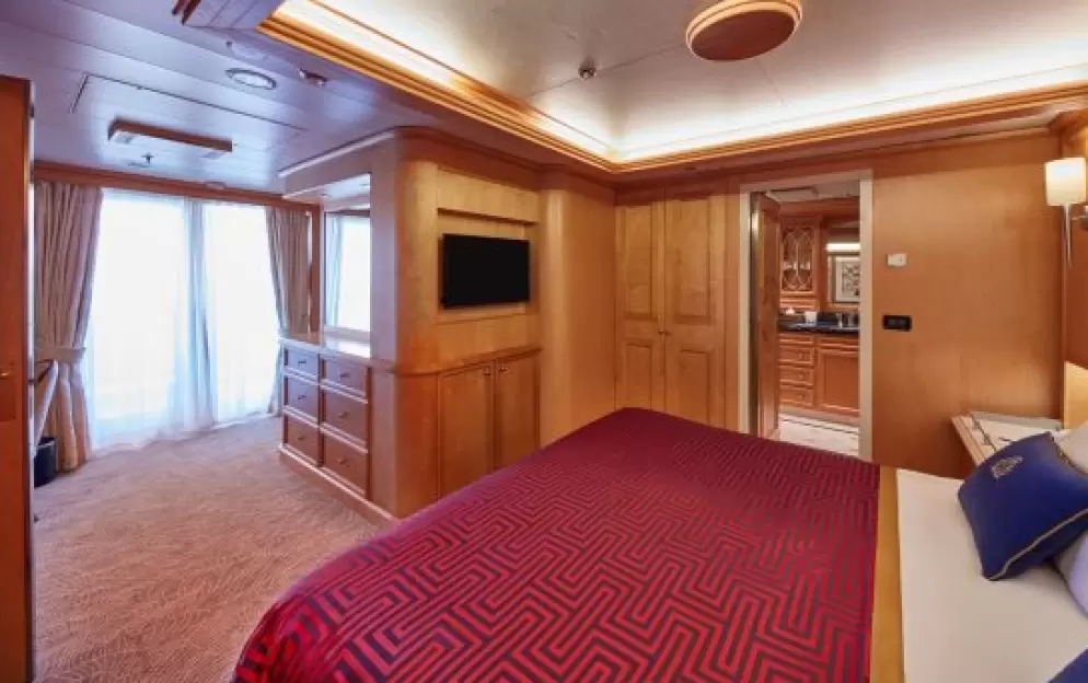Queens Grill Master Suite