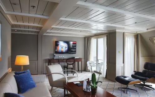 Grand suite lounge ii