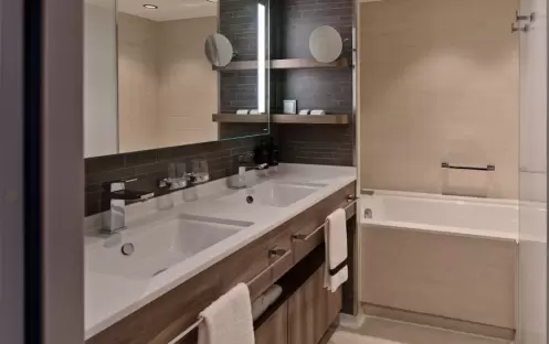 Hurtigruten - MS Roald Amundsen - Expedition Suite MA 4