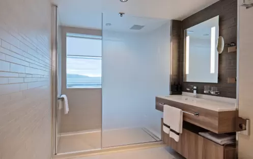 Hurtigruten - MS Roald Amundsen - Expedition Suite MC 2