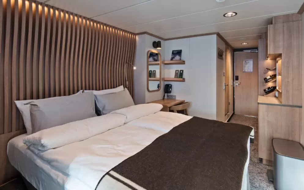 Polar Outside | Outside cabin - Lower/middle decks