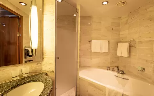 Hurtigruten MS Maud Expedition Suite MG 1