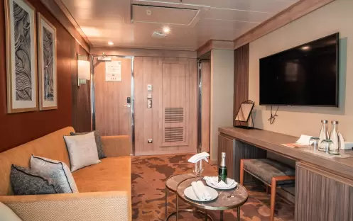 QE World Explorer Deluxe Suite 0 QE World Explorer Deluxe Suite 0