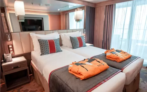 QE World Explorer Deluxe Suite 2 QE World Explorer Deluxe Suite 2