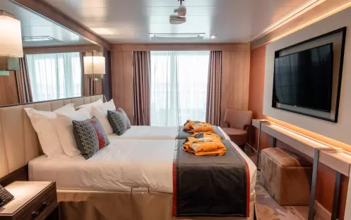 QE World Explorer Deluxe Suite 3 QE World Explorer Deluxe Suite 3