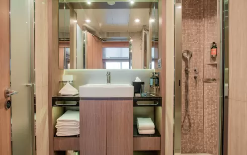 QE World Explorer Deluxe Suite 4 QE World Explorer Deluxe Suite 4