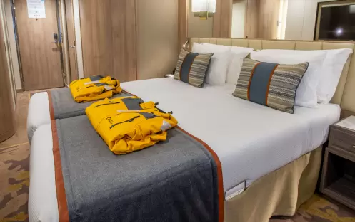 QE World Explorer Infinity Suite 10 QE World Explorer Infinity Suite 10