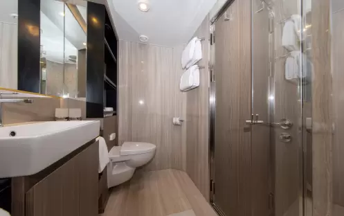 QE World Explorer Infinity Suite 13 QE World Explorer Infinity Suite 13