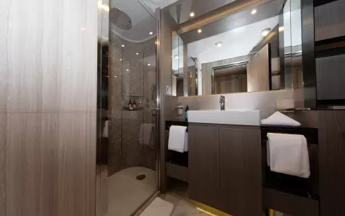 QE World Explorer Infinity Suite 14 QE World Explorer Infinity Suite 14