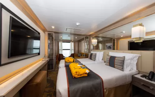 QE World Explorer Infinity Suite 16 QE World Explorer Infinity Suite 16