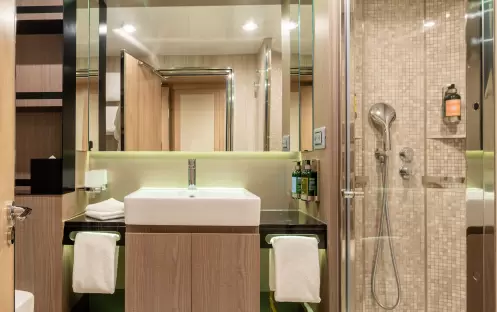 QE World Explorer Infinity Suite 6 QE World Explorer Infinity Suite 6