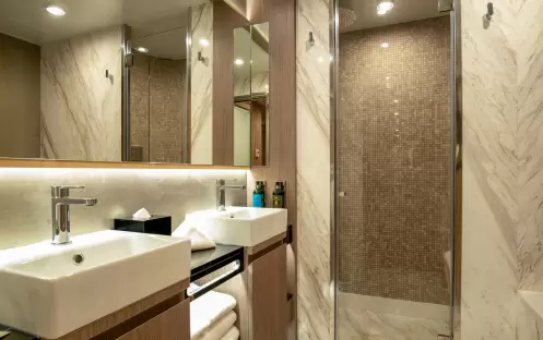 QE World Explorer Owners Suite 10 QE World Explorer Owners Suite 10