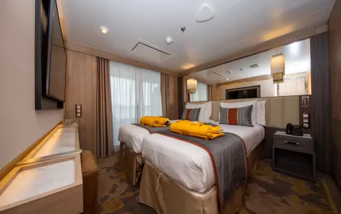 QE World Explorer Owners Suite 14 QE World Explorer Owners Suite 14