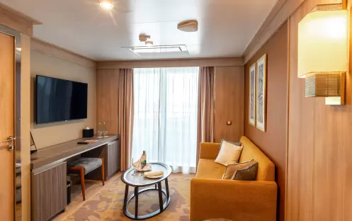 QE World Explorer Owners Suite 4 QE World Explorer Owners Suite 4
