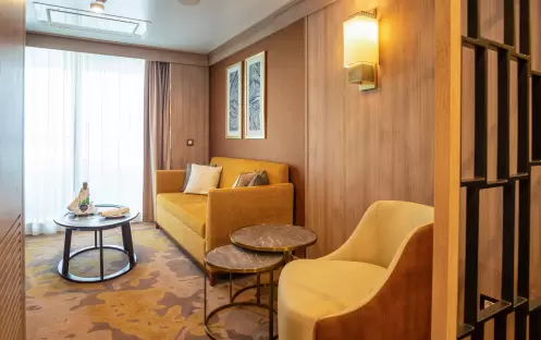 QE World Explorer Owners Suite 5 QE World Explorer Owners Suite 5
