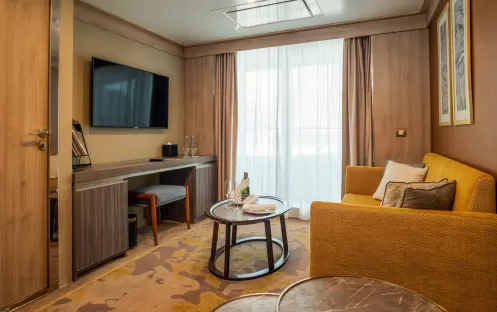 QE World Explorer Owners Suite 6 QE World Explorer Owners Suite 6