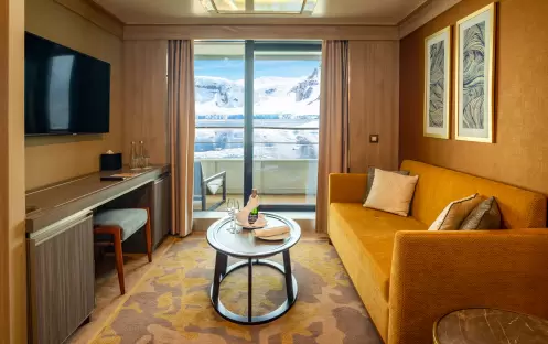 QE World Explorer Owners Suite 8 QE World Explorer Owners Suite 8