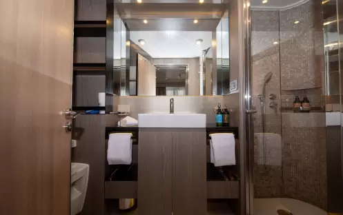 QE World Explorer Superior Suite 12 QE World Explorer Superior Suite 12