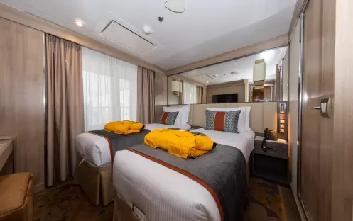 QE World Explorer Superior Suite 13 QE World Explorer Superior Suite 13