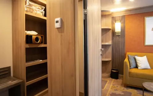 QE World Explorer Superior Suite 1 QE World Explorer Superior Suite 1