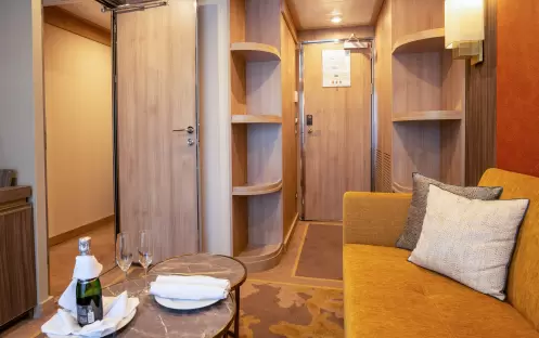 QE World Explorer Superior Suite 5 QE World Explorer Superior Suite 5