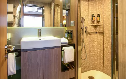 QE World Explorer Superior Suite 8 QE World Explorer Superior Suite 8
