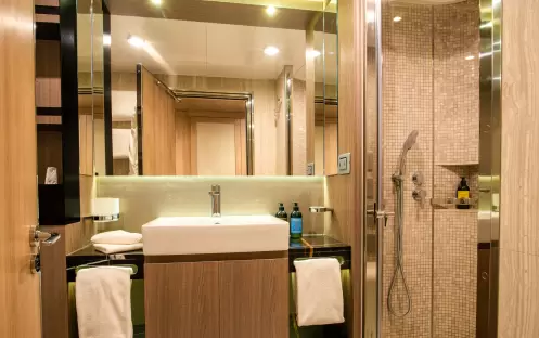 QE World Explorer Veranda Suite 2 QE World Explorer Veranda Suite 2