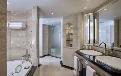 Silversea Cruises - Silver Moon - Owners Suite bathroom