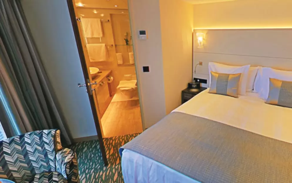 Category 5 Cabin Diamond Deck 