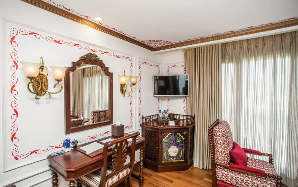 Colonial Suite