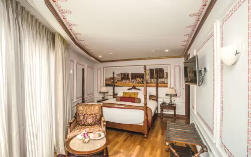 UWB Ganges Voyager II Heritage Suite