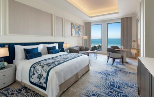 Grand Deluxe Sea View Room Bed