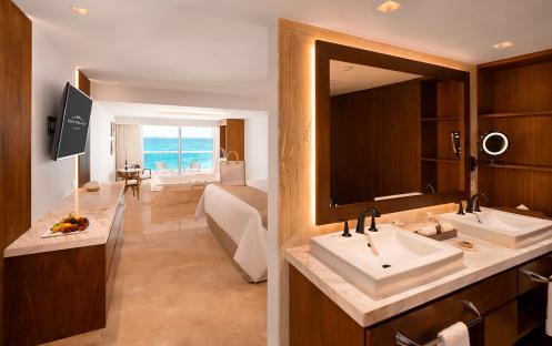 Sun Palace Cancun - Superior Honeymoon Suite Bathroom