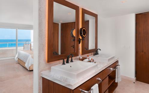 Sun Palace Cancun - Superior Governor Suite Bathroom