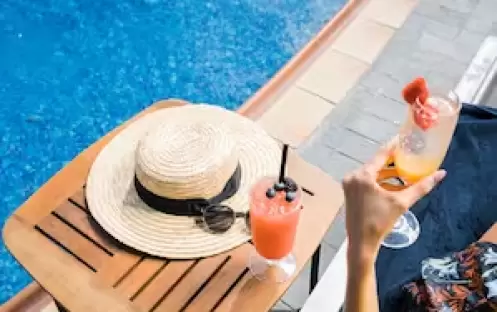 Hilton Doha - Pool Bar