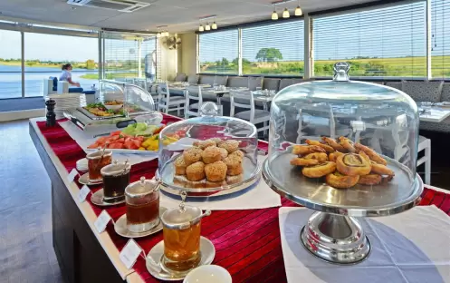AmaWaterways Zambezi Queen ZQ_Breakfastbuffet