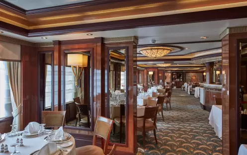 Cunard - Queen Elizabeth - Britannia Club Restaurant 1
