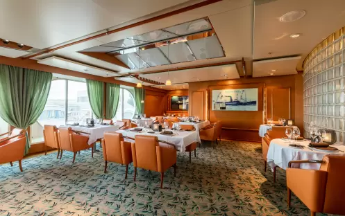 Hurtigruten MS Maud Lindtsrom Restaurant