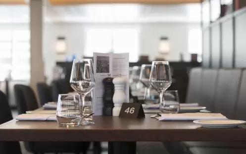 Hurtigruten MS Spitsbergen Torget Main Dining 1