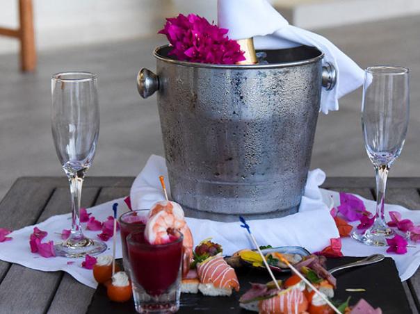Complimentary 1-hour Cocktails & Canapés Package Post Wedding Ceremony