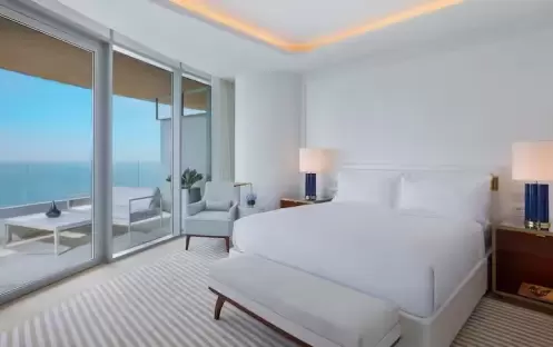 Deluxe One-Bedroom Corner Suite Double
