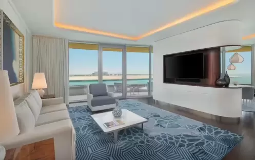 Deluxe One-Bedroom Corner Suite Double Living