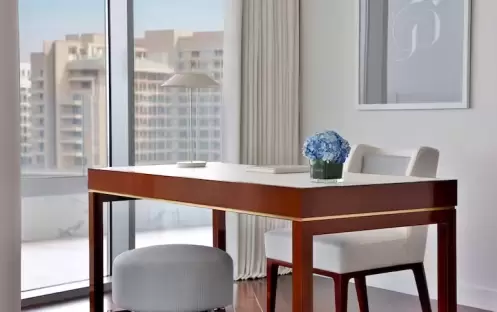 One-Bedroom Corner Suite With Sea View Double Desk