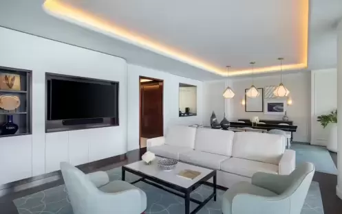 One-Bedroom Corner Suite With Sea View Double Living