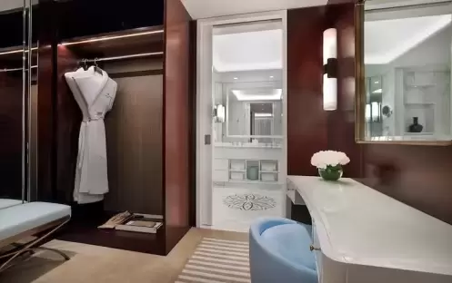 Deluxe One-Bedroom Suite Double Vanity