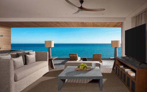 Panoramic Suite Ocean Front Living