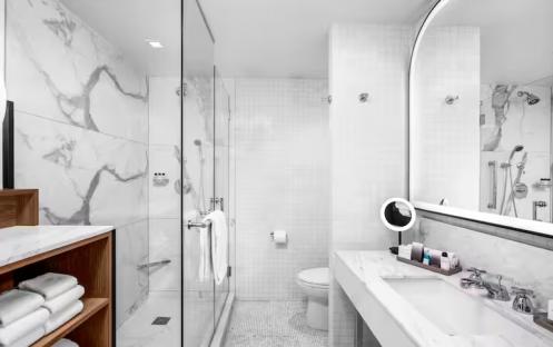 Conrad New York Midtown - City View Deluxe King Bathroom
