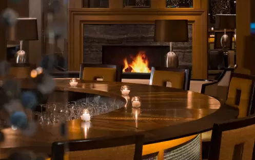 The Oval Bar & Lounge