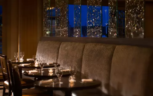 The Oval Bar & Lounge