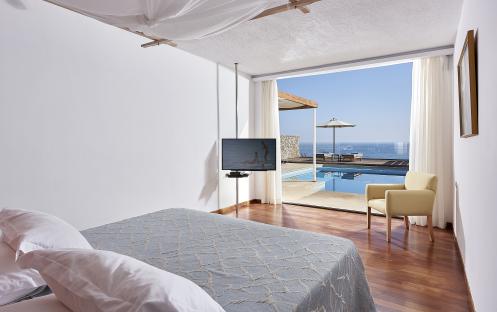 One of Club Suite Private Pool Seafront